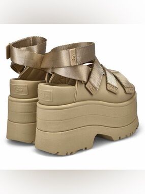 UGG GOLDENRISE Sandals. NEW